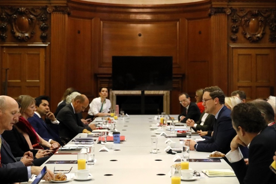 Imagem relacionada à notícia: Centenas de milhões de novos investimentos garantidos para a construção da Grã-Bretanha novamente