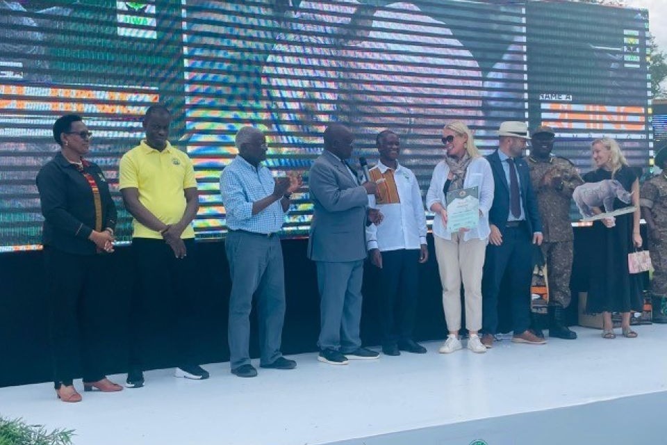 Reino Unido compromete-se com a conservação do Uganda na cerimônia de nomeação de rinocerontes