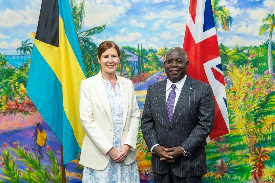 Imagem relacionada à notícia: Ministro do Caribe britânico encontra o primeiro-ministro Philip Davis KC nas Bahamas enquanto os dois países fortalecem os laços comerciais