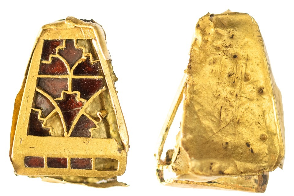 Imagem relacionada à notícia: Raro painel de ouro anglo-saxão em risco de sair do Reino Unido