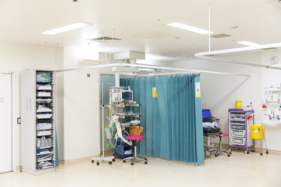 O primeiro grupo de crianças de Gaza chega para tratamento especializado em NHS