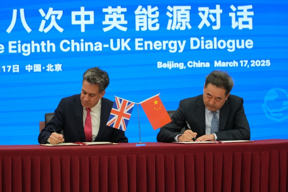 Imagem relacionada à notícia: Secretário de Energia visita a China para iniciar o diálogo sobre o clima