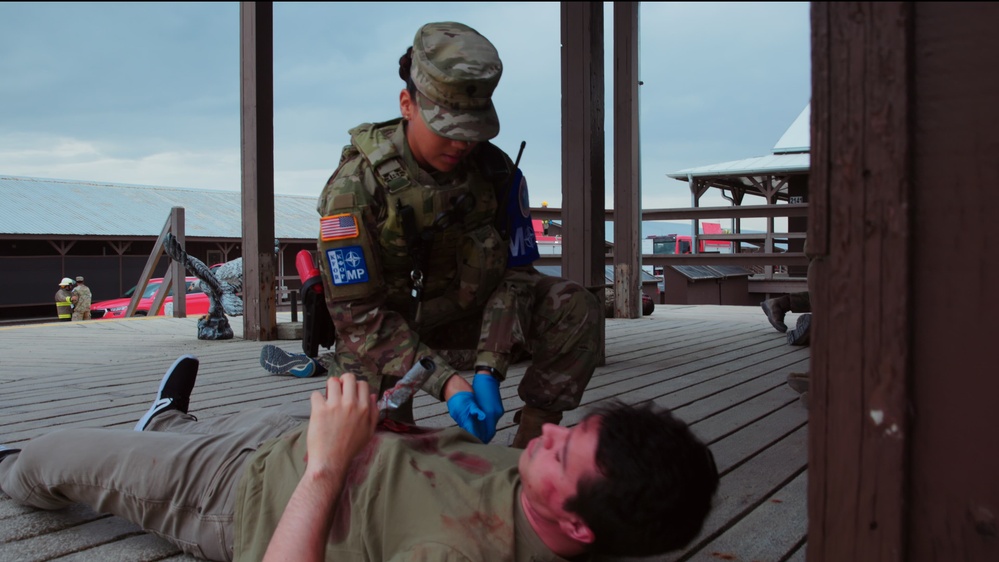 Imagem relacionada à notícia: Soldados da Guarda Nacional do Exército da Flórida participam do exercício de baixas em massa no Camp Bondsteel