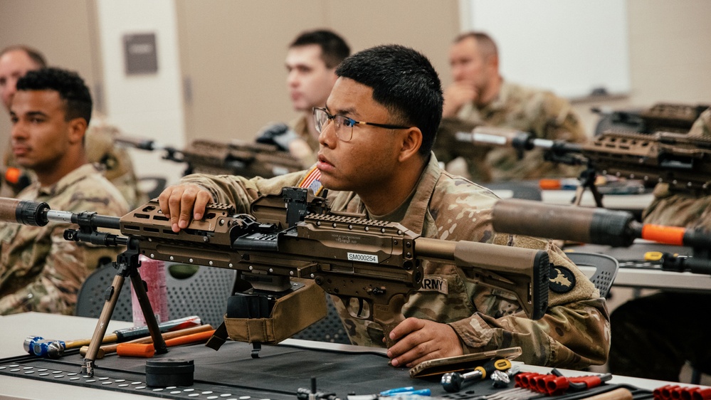 Imagem relacionada à notícia: Campos do Exército M 250 Rifle automático para a Guarda Nacional de Minnesota