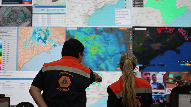 Estado de São Paulo está em estado de atenção para três dias de chuva, diz Defesa Civil