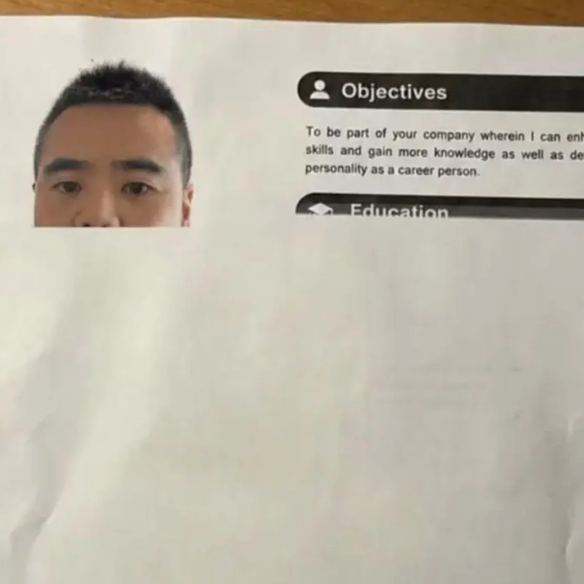 Currículo incompleto viraliza com frase inusitada para conseguir emprego