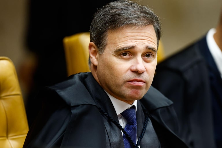 André Mendonça será relator no TSE de pedido de Lula para abrir sigilos próprios e de Flávio
