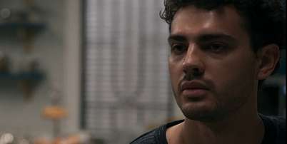 Fernando (Pedro Alves) teve uma atitude estranha na sequ&ecirc;ncia de confus&atilde;o no apartamento dos Brand&atilde;o Foto: Reprodu&ccedil;&atilde;o/TV