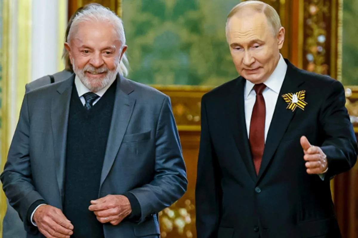 Imagem colorida de Putin e Lula - Metrópoles