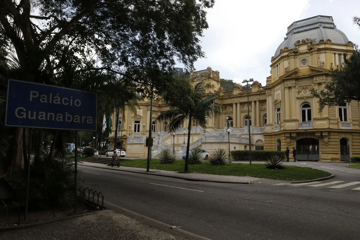 Governador interino do Rio começa transição para Douglas Ruas