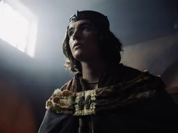 Excluído nos cinemas, Charlie Weasley ganha espaço em série de Harry Potter