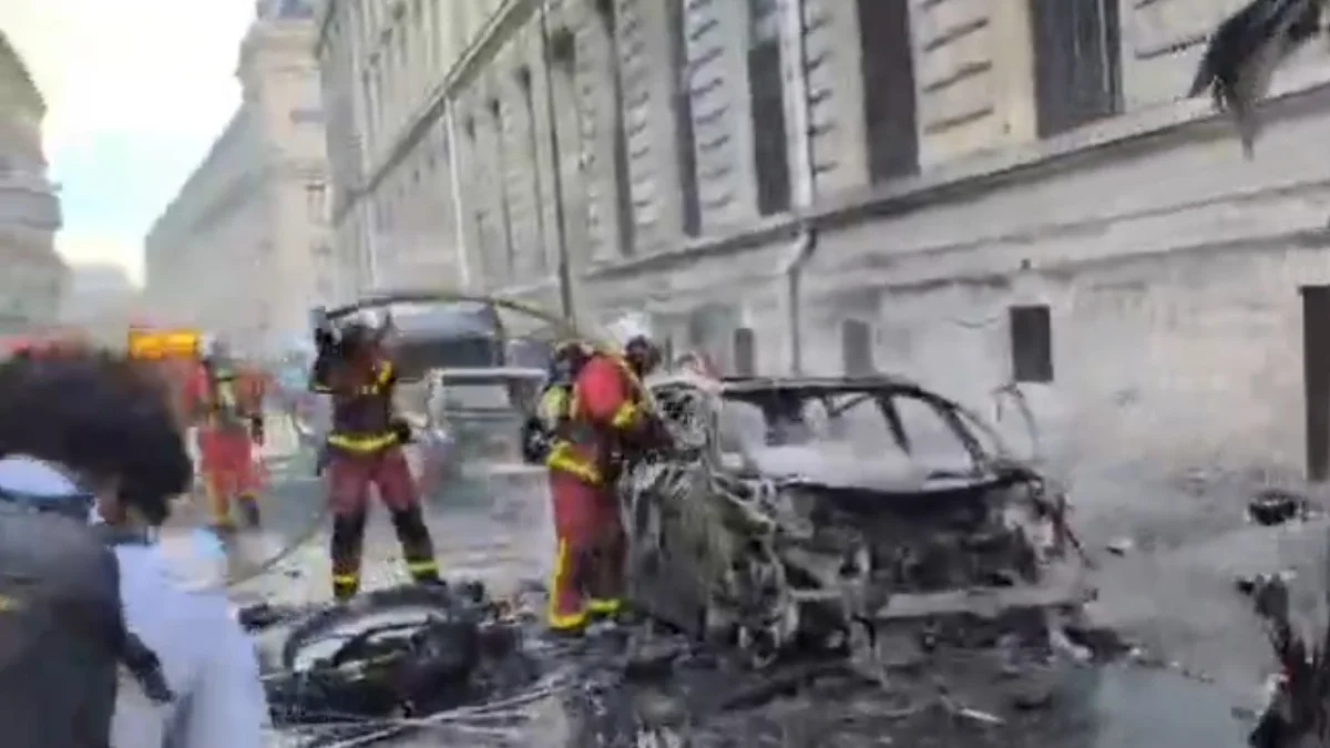 França inicia toque de recolher em várias cidades após protestos violentos