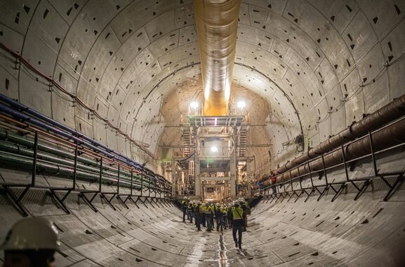 A tuneladora Panamá chega a Albrook após escavar aproximadamente 65 metros abaixo do leito do Canal do Panamá