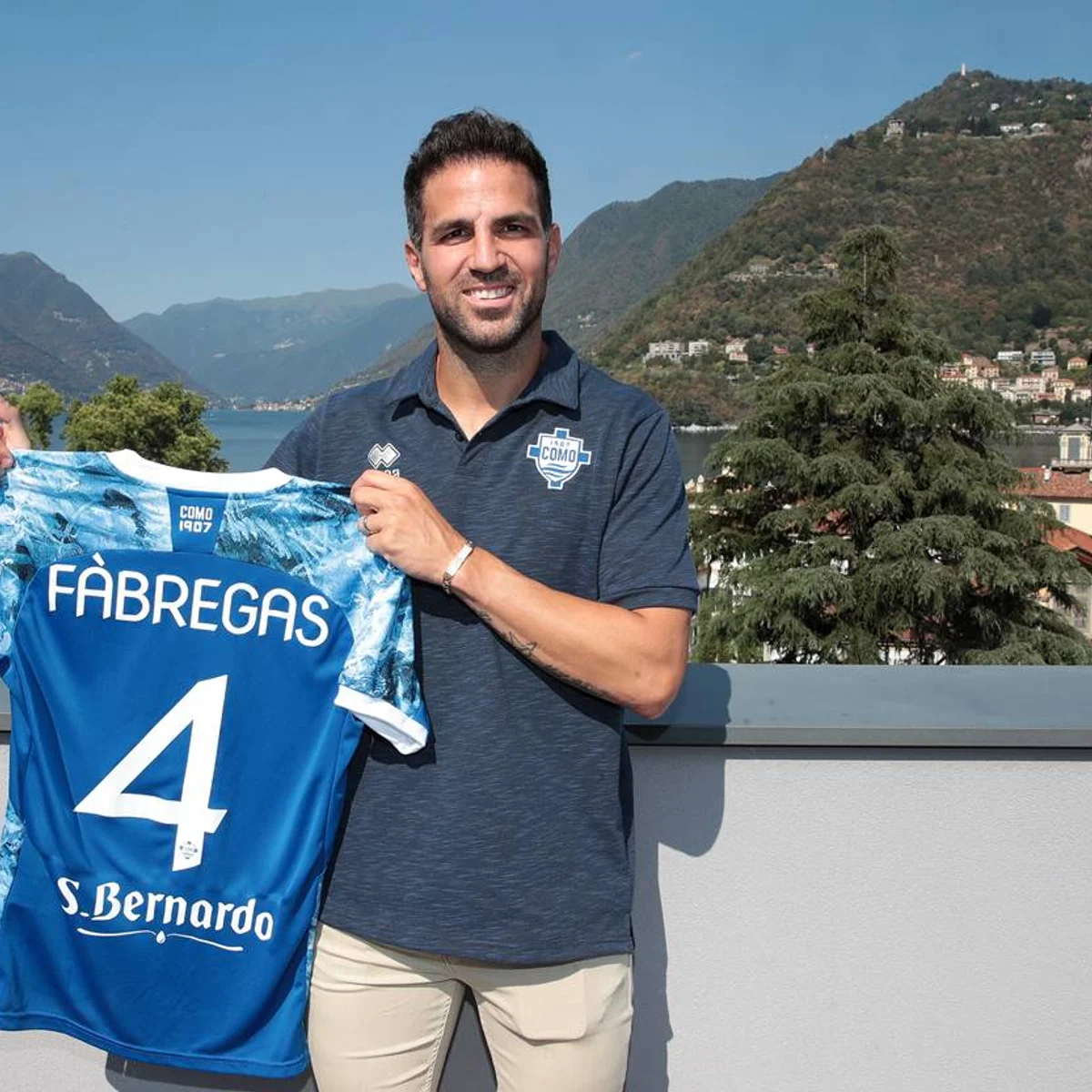 Fabregas admite que mandou Como diminuir o ritmo após abrir 4 x 0 no United