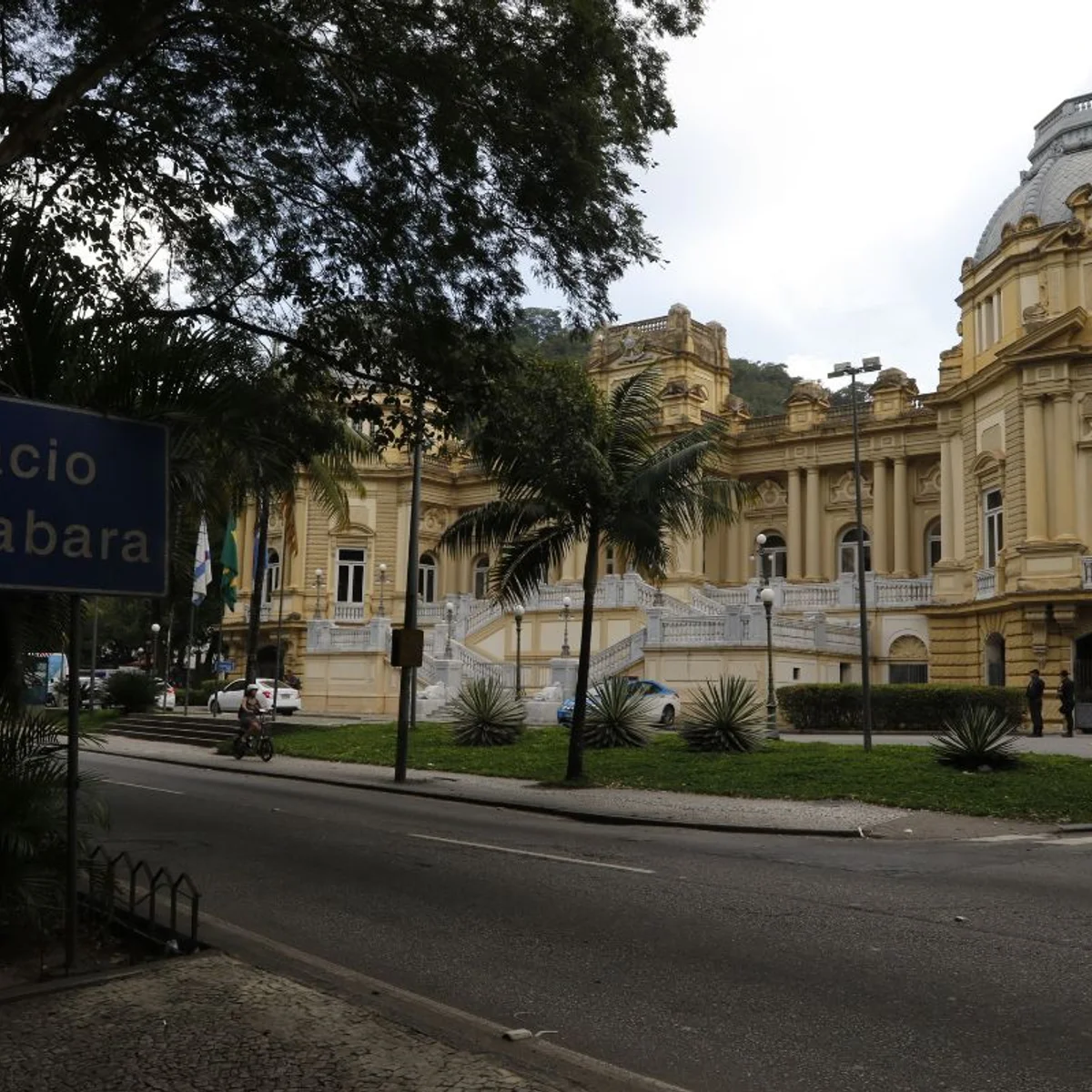 Governador interino do Rio começa transição para Douglas Ruas