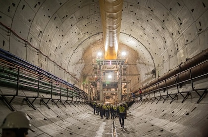 A tuneladora Panamá chega a Albrook após escavar aproximadamente 65 metros abaixo do leito do Canal do Panamá