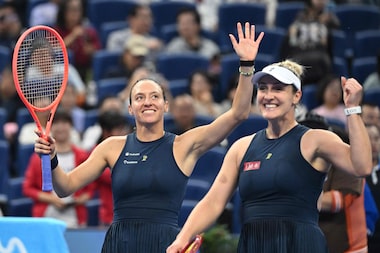 Stefani e Dabrowski vão à semi em Wuhan e se aproximam de liderança de ranking do ano
