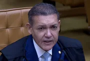 Kassio avalia liberar pedido de soltura de Bolsonaro a Fachin após 2º turno