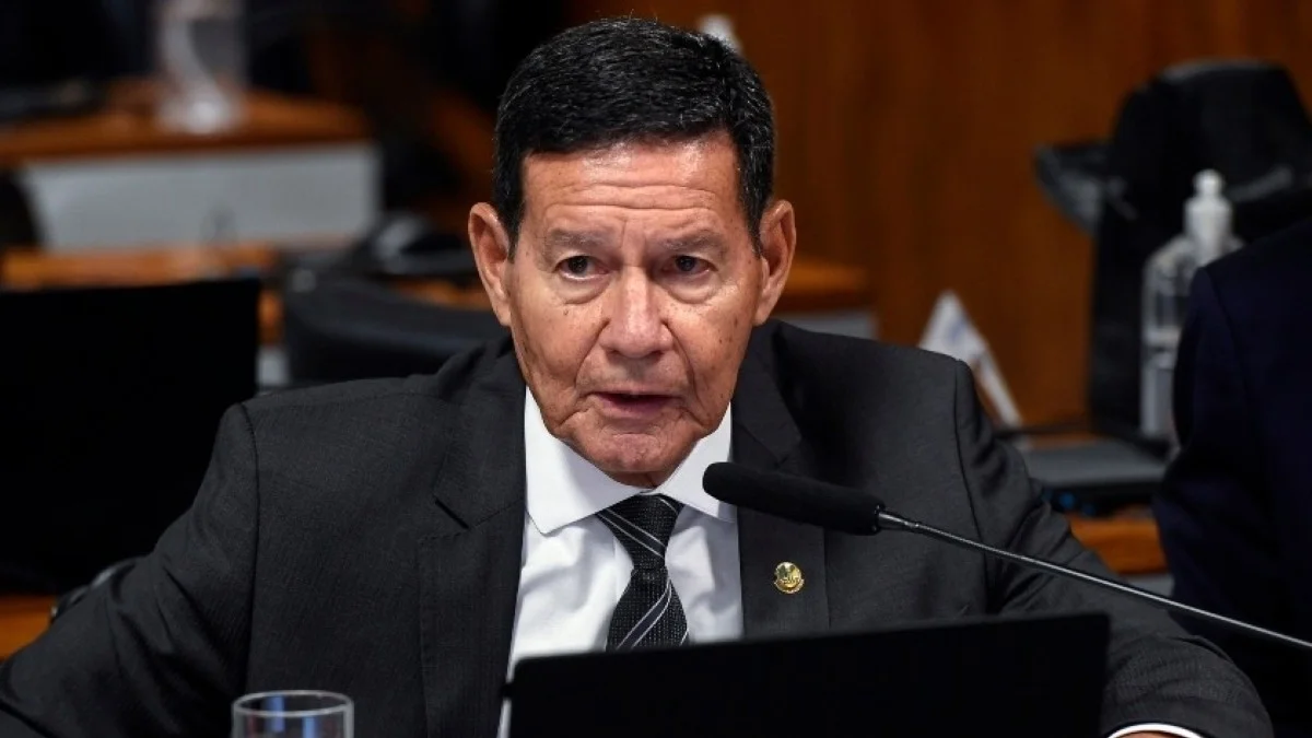 Mourão é o único senador a votar contra a PEC do fim da escala 6x1