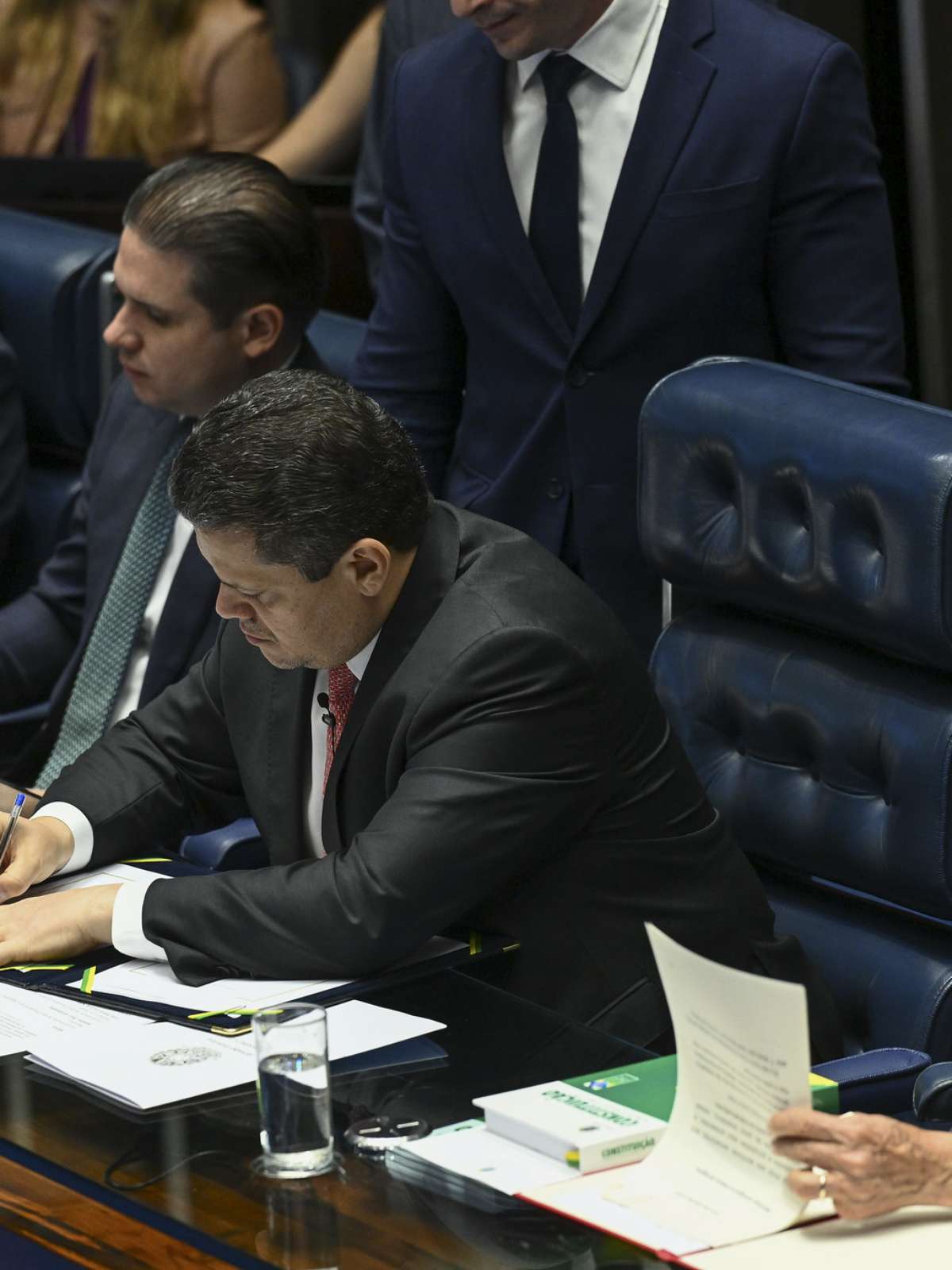 Saiba quando começa a valer a escala 5x2 após a promulgação no Congresso