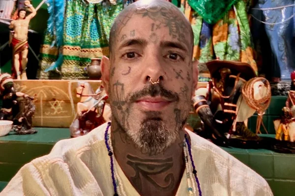 Tico Santa Cruz revela trauma com álcool e explica mudança de hábitos