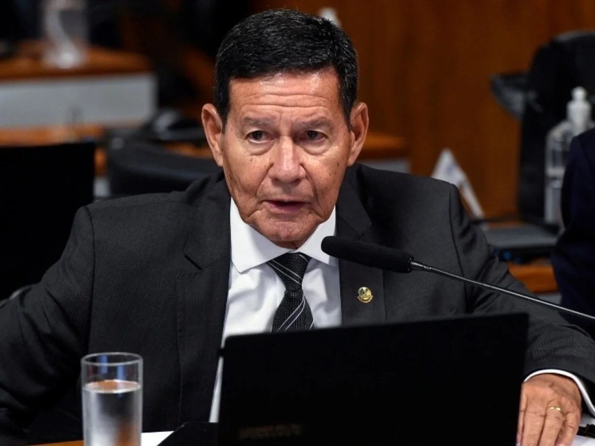 Mourão é o único senador a votar contra a PEC do fim da escala 6x1