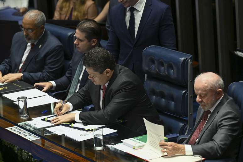 Saiba quando começa a valer a escala 5x2 após a promulgação no Congresso