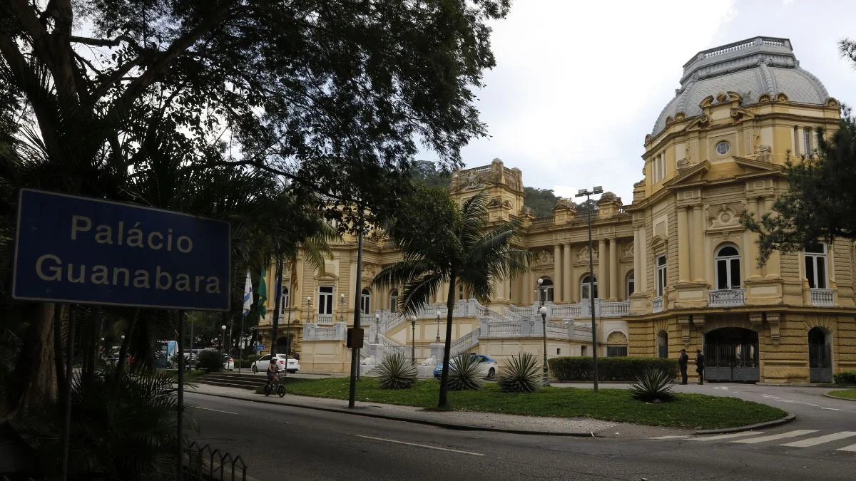 Governador interino do Rio começa transição para Douglas Ruas
