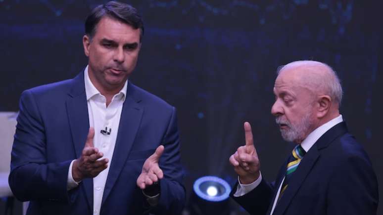 Lula diz que 'se Flávio apresentar um documento autorizando quebrar o sigilo vai ter debate'