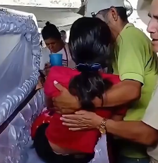 Adolescente acorda durante o próprio velório na Guatemala Foto: Reprodução/X