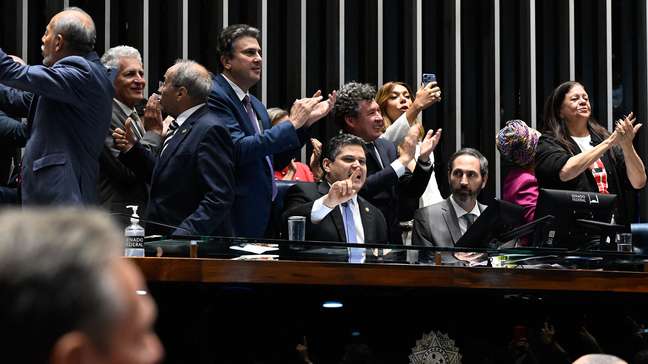 Saiba quando começa a valer a escala 5x2 após a promulgação no Congresso