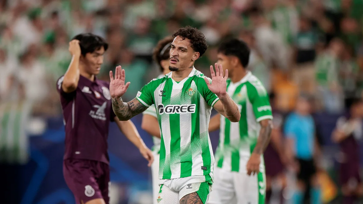 Antony revela que teve casa assaltada na Espanha durante jogo do Betis