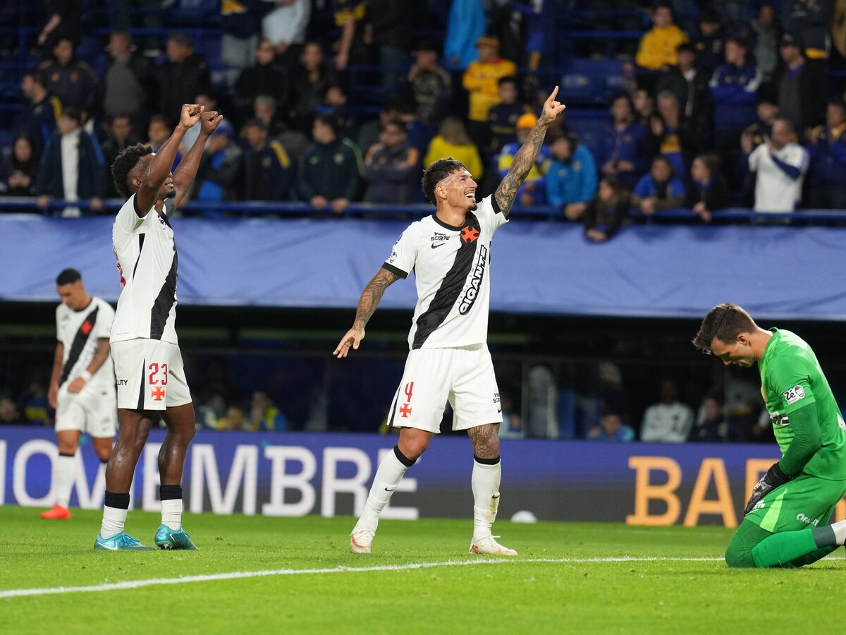 Vasco supera pressão, bate o Boca Juniors e abre vantagem por vaga na final da Sul-Americana