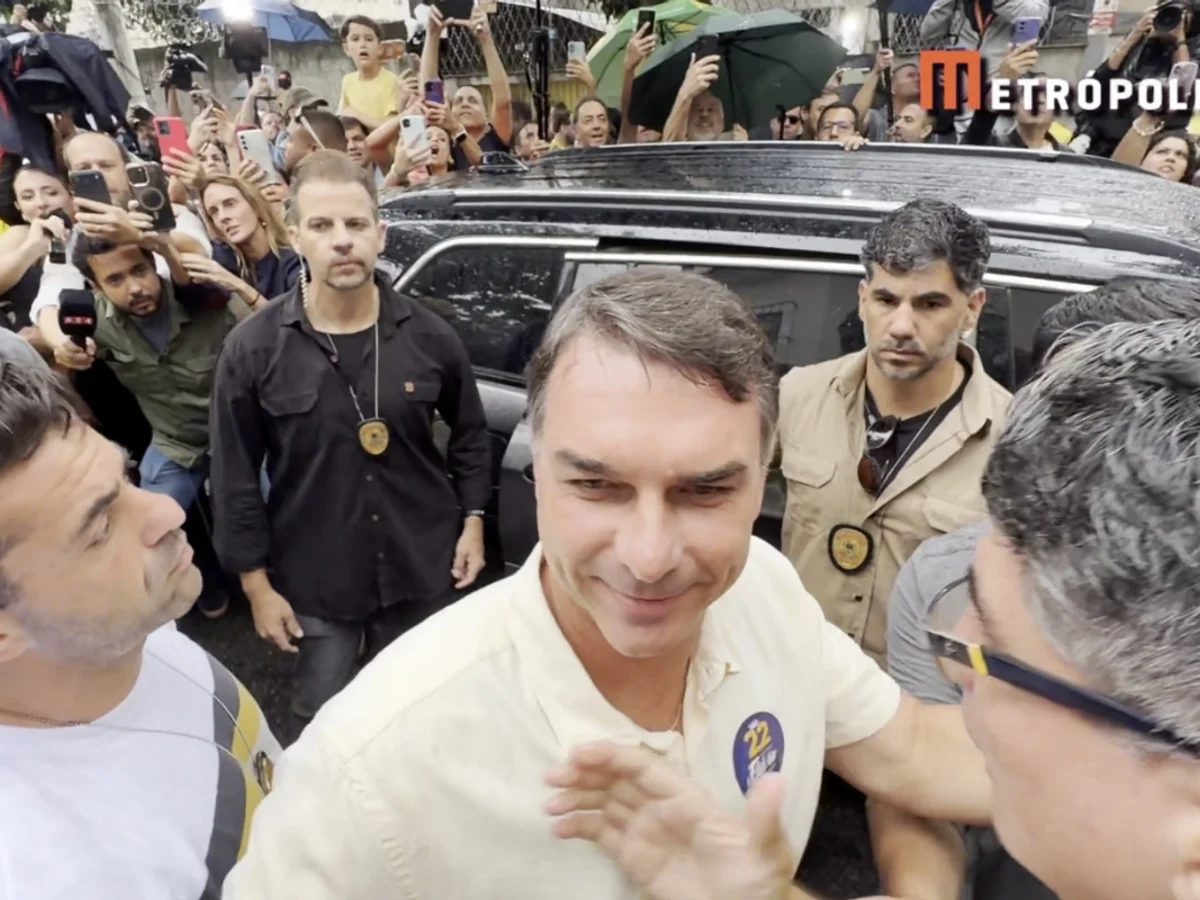 Com derrota, Flávio ficará sem cargo público pela 1ª vez em 24 anos