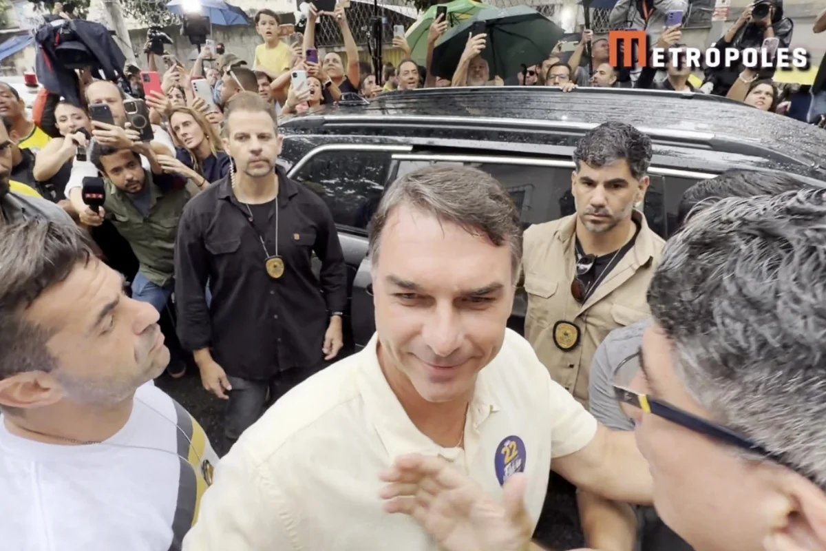 Imagem colorida, Flávio Flávio votou logo cedo, no Rio- Metrópoles