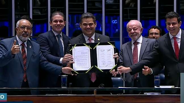 Saiba quando começa a valer a escala 5x2 após a promulgação no Congresso