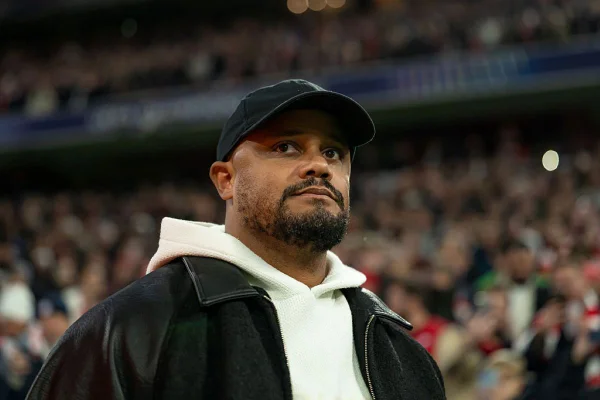 Auxiliar do Bayern atualiza estado de saúde de Kompany: “Está de bom humor” - destaque galeria
