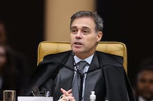 Na TV, Flávio Bolsonaro foca eleitorado feminino, e Lula exalta aprovação do fim da escala 6x1
