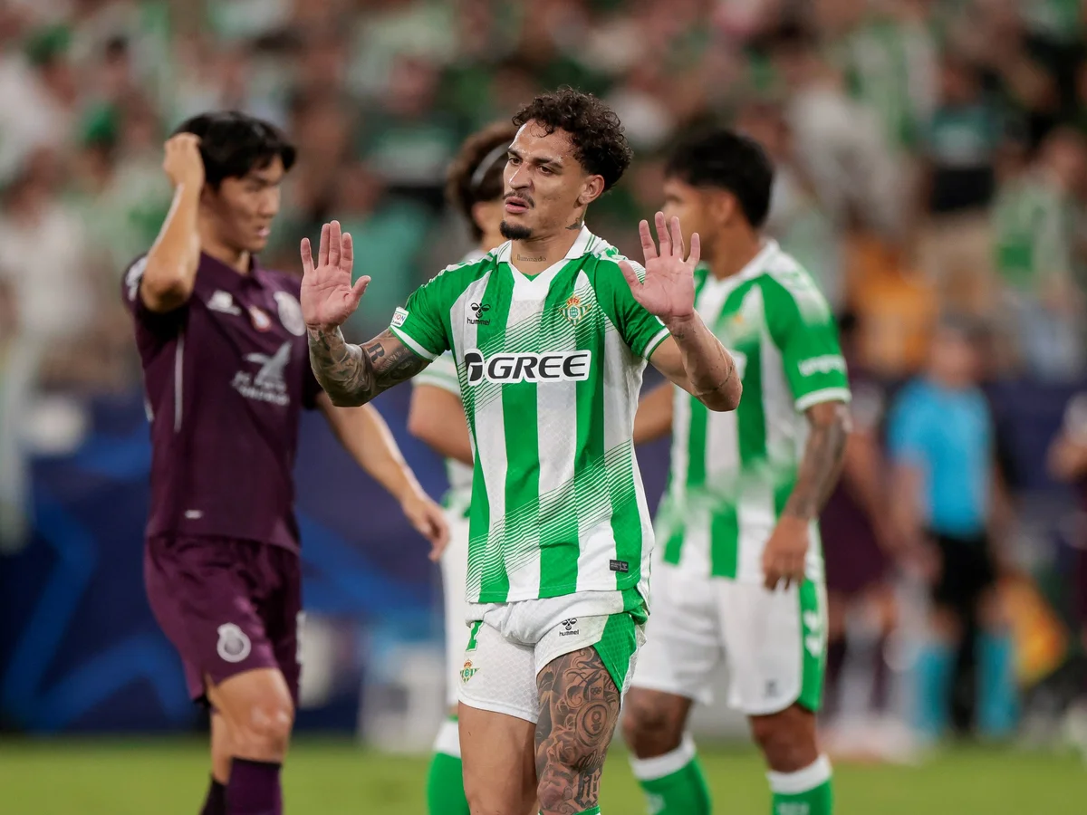Antony revela que teve casa assaltada na Espanha durante jogo do Betis