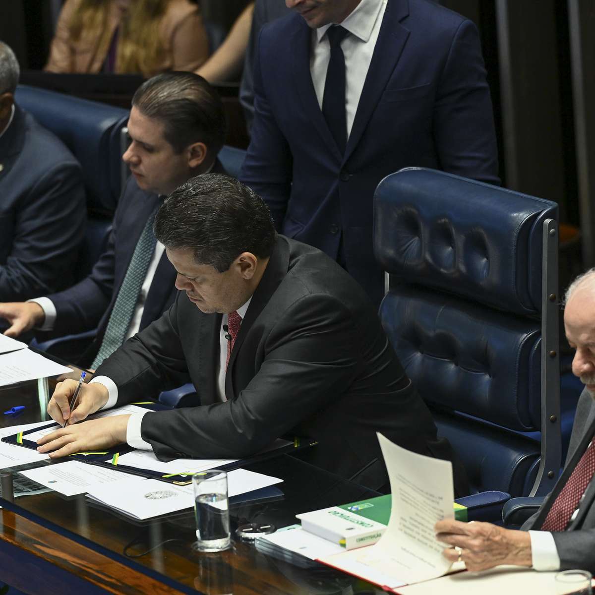 Saiba quando começa a valer a escala 5x2 após a promulgação no Congresso