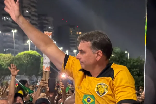 Flávio recebeu R$ 4 milhões de advogado que buscava votos no Senado