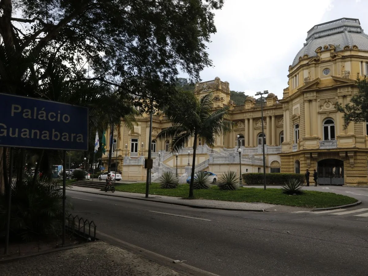 Governador interino do Rio começa transição para Douglas Ruas