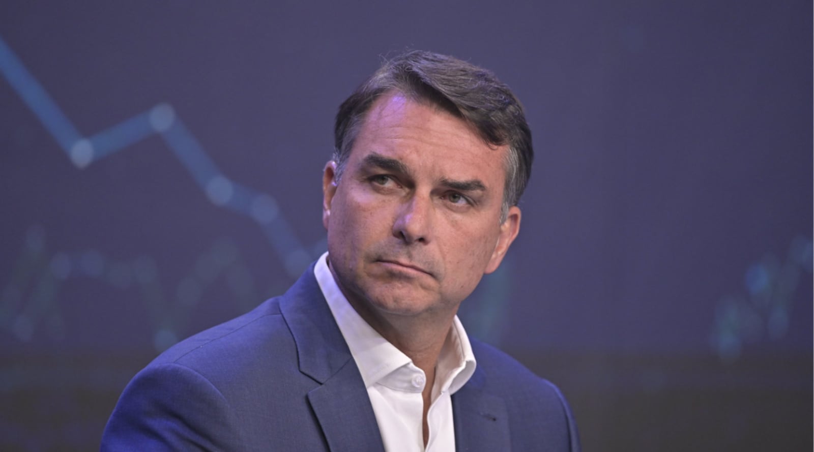 ameaça de bomba no carro do senador Flávio Bolsonaro foi descartada pela polícia Ric