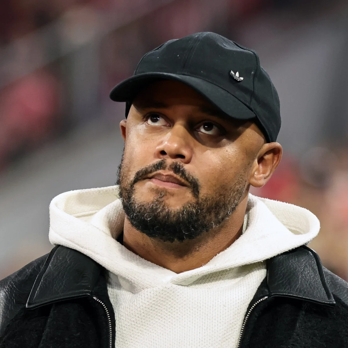 Auxiliar do Bayern atualiza estado de saúde de Kompany: "Está de bom humor"