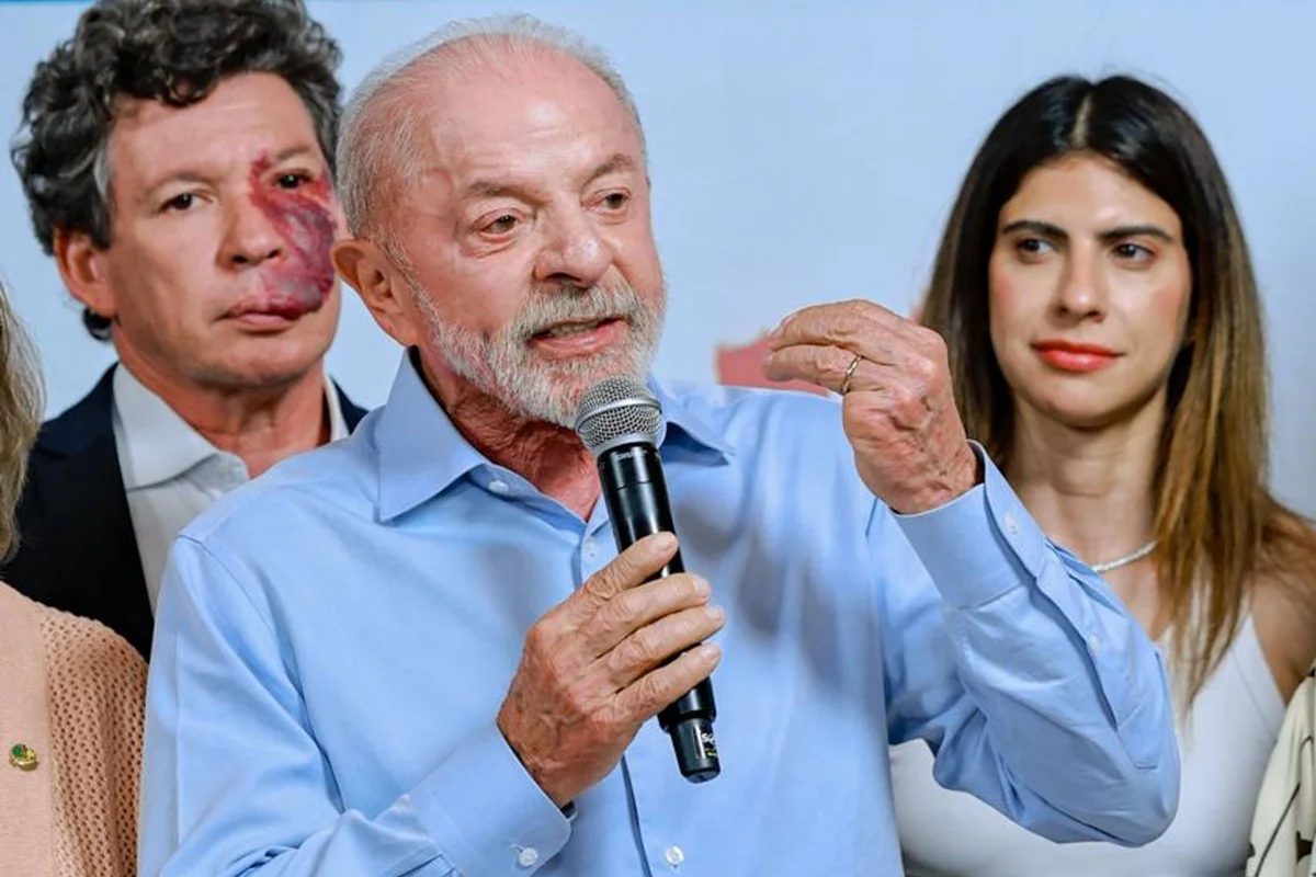 Lula promete criação do Pé-de-Meia para universitários em 2027
