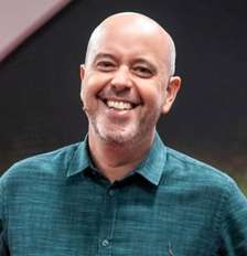 O jornalista e apresentador Alex Escobar está afastado da Globo por motivos de saúde Foto: Divulgação/ TV Globo / Estadão