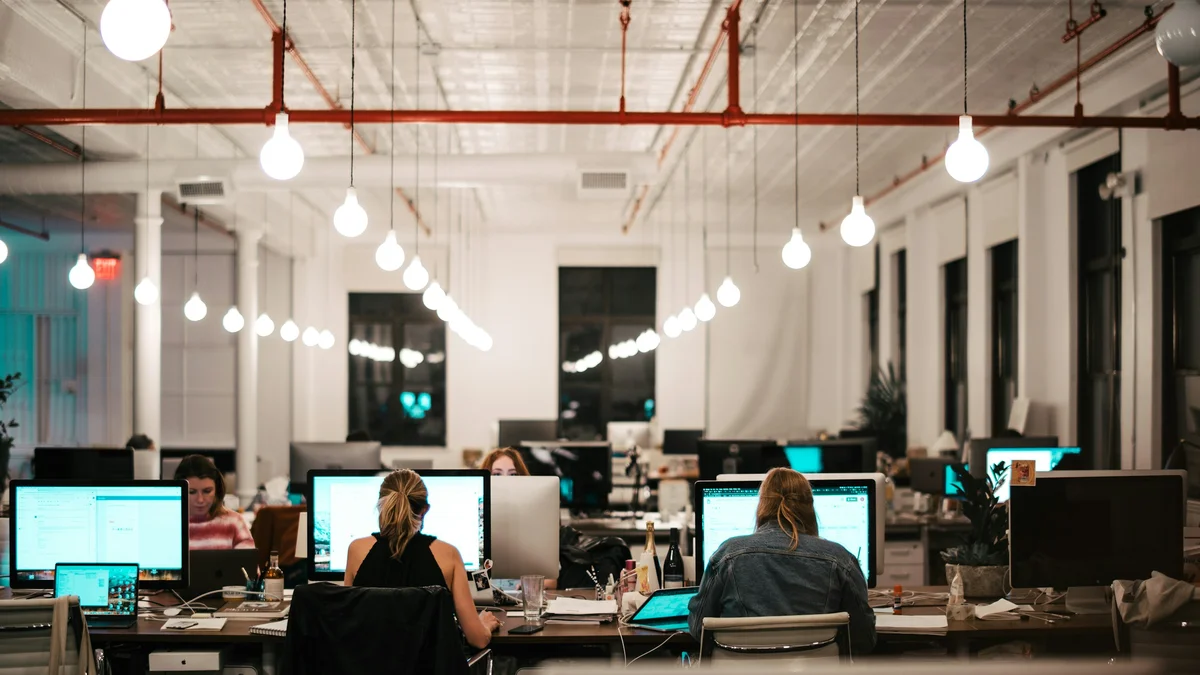 Imagem da matéria: IA pode trazer mais trabalho para quem domina a tecnologia, aponta pesquisa