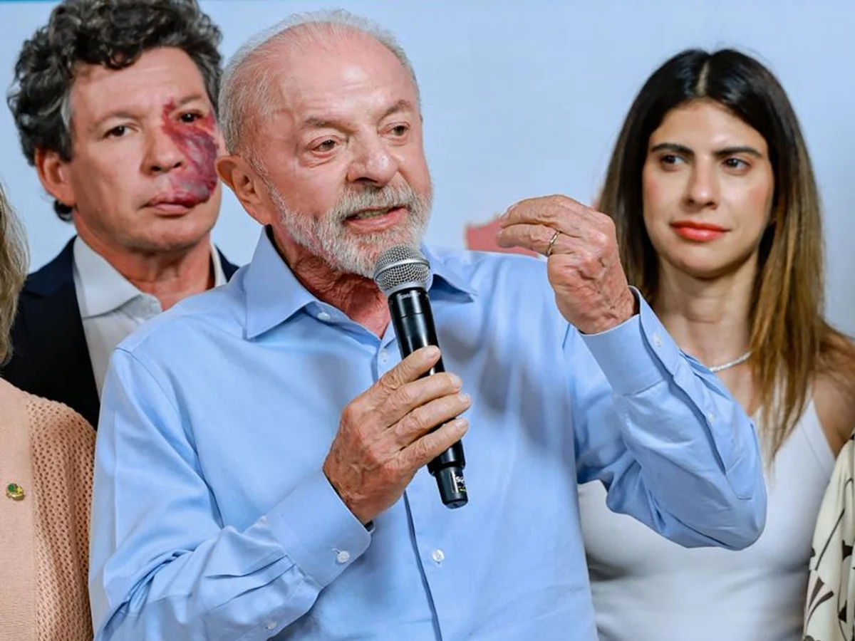 Lula promete criação do Pé-de-Meia para universitários em 2027