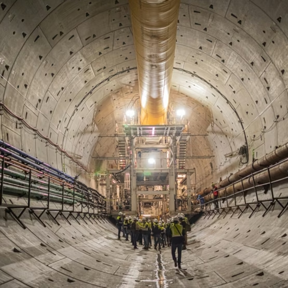 A tuneladora Panamá chega a Albrook após escavar aproximadamente 65 metros abaixo do leito do Canal do Panamá