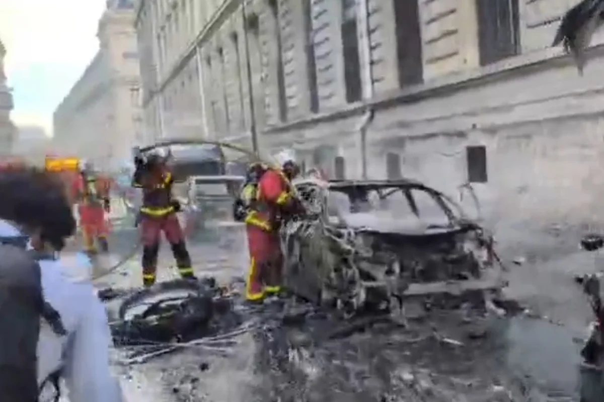 França inicia toque de recolher em várias cidades após protestos violentos